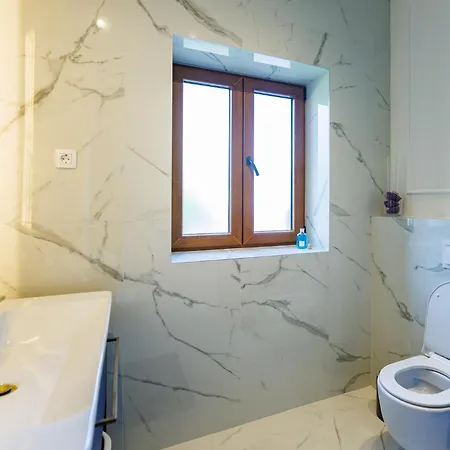 빌라 Stone With Heated Pool